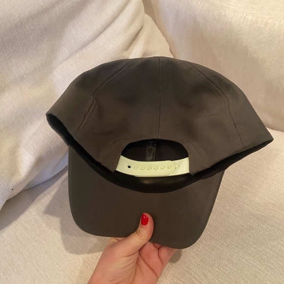 Under Armour Baseball Hat Green - Picture 3 of 5